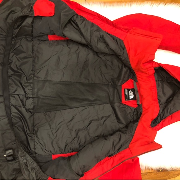 The North Face Bold Red Hooded coat - Picture 8 of 9